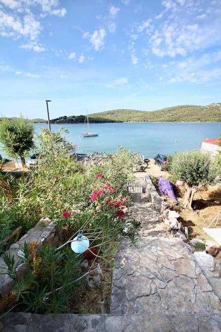Small House At Seafront Tisno Extérieur photo